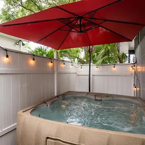 Aparthotel Golf View Villas With Private Jacuzzi'S & Grill, Tampa