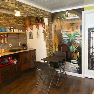 Guest house Apt 02 Studio In Tampa, Free Early Check In, Tampa